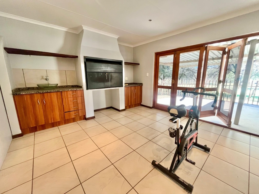3 Bedroom Property for Sale in Hexrivier Lifestyle Estate North West